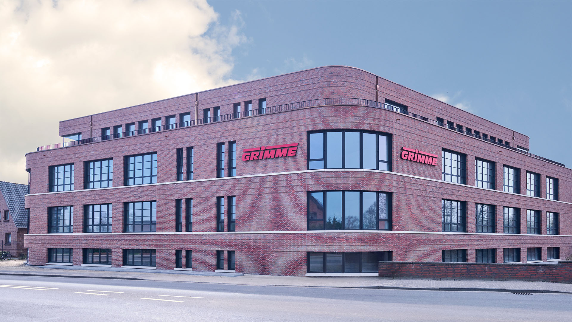 Hoofdkantoor van GRIMME met moderne architectuur en geïntegreerde gebouwtechniek.